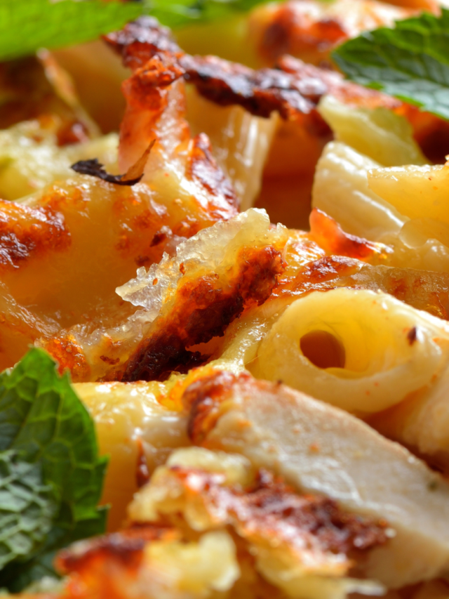 EASY CREAMY CHICKEN PASTA BAKE